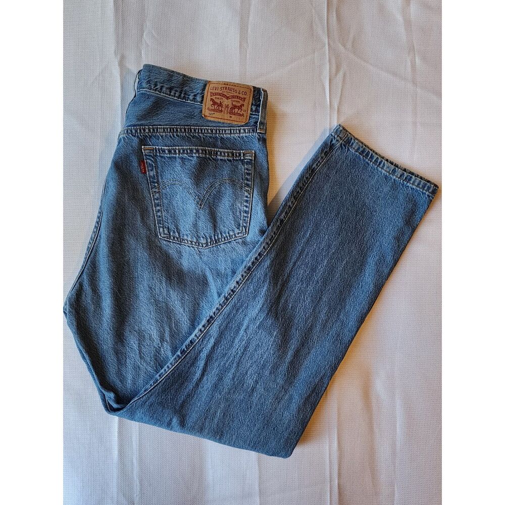 Levi’s 501 Original Women’s Jeans W32 L30 Medium Wash Distressed Straight Leg